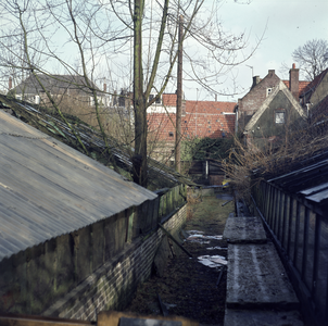 859615 Gezicht in een achtertuin van een onbekende locatie te Utrecht.